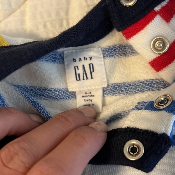 Baby Gap romper - Picture 2 of 3